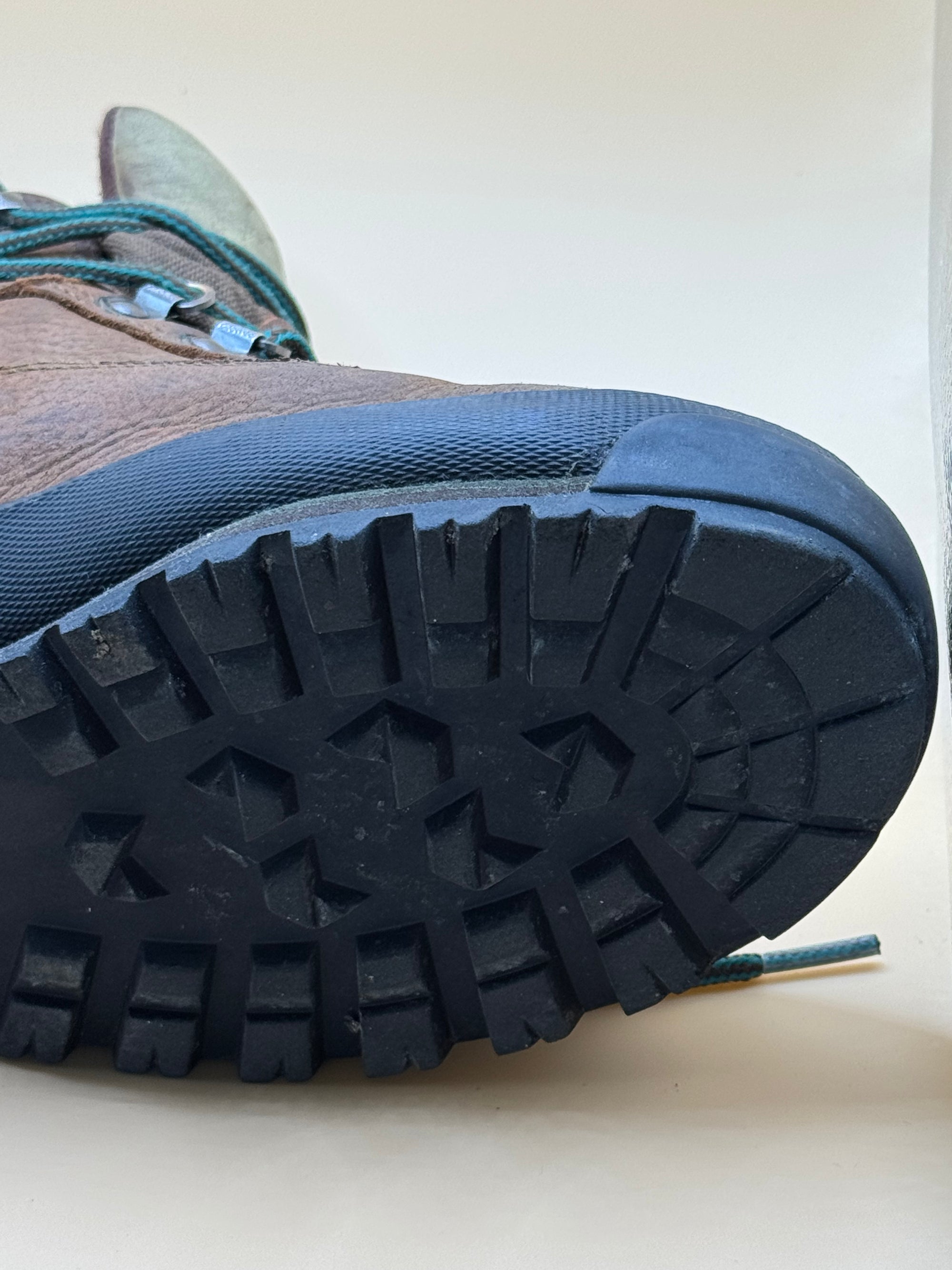 Vintage Cabela’s Hiking Boots  GORETEX | Size 9 EU39/40