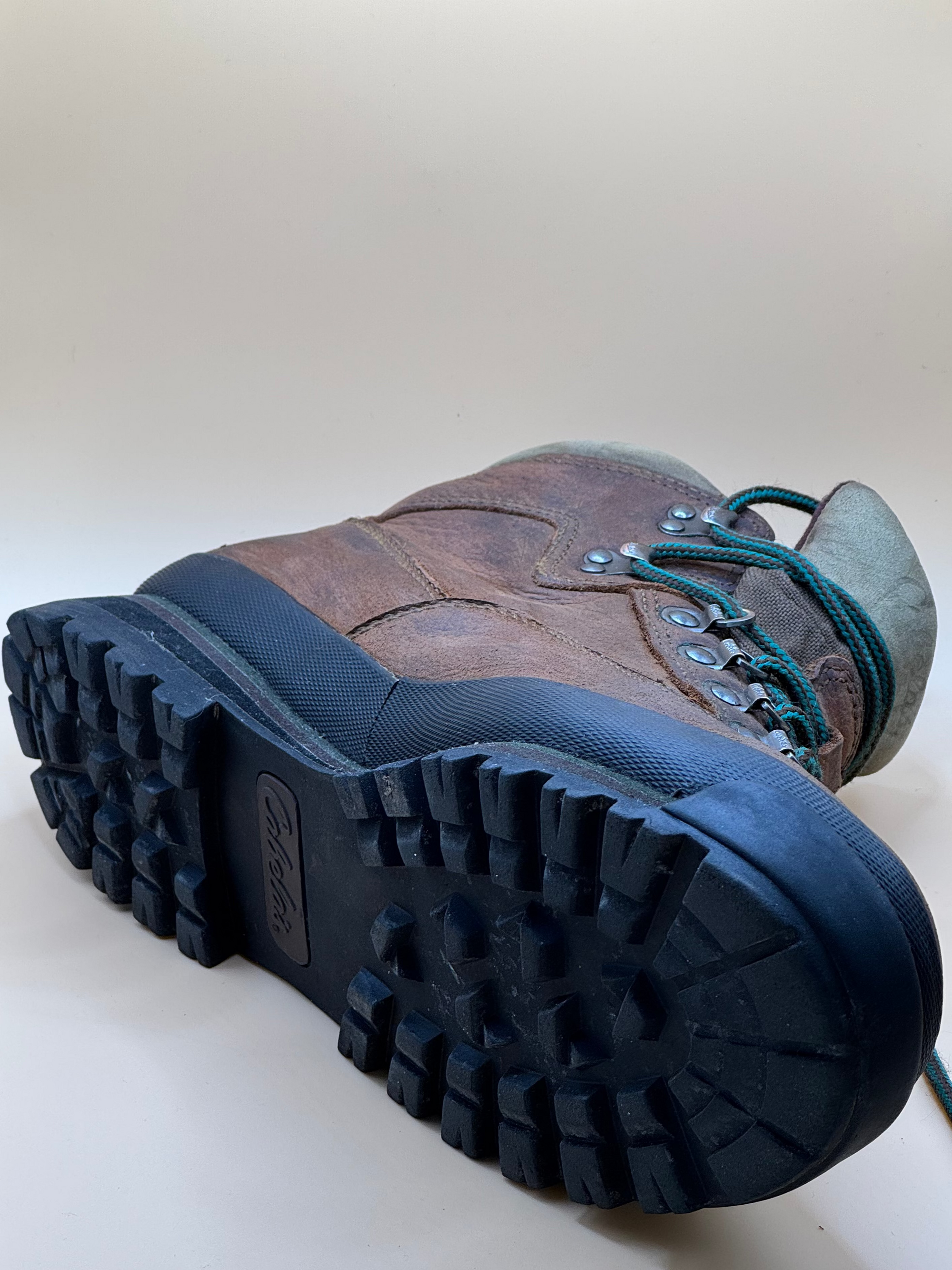 Vintage Cabela’s Hiking Boots  GORETEX | Size 9 EU39/40